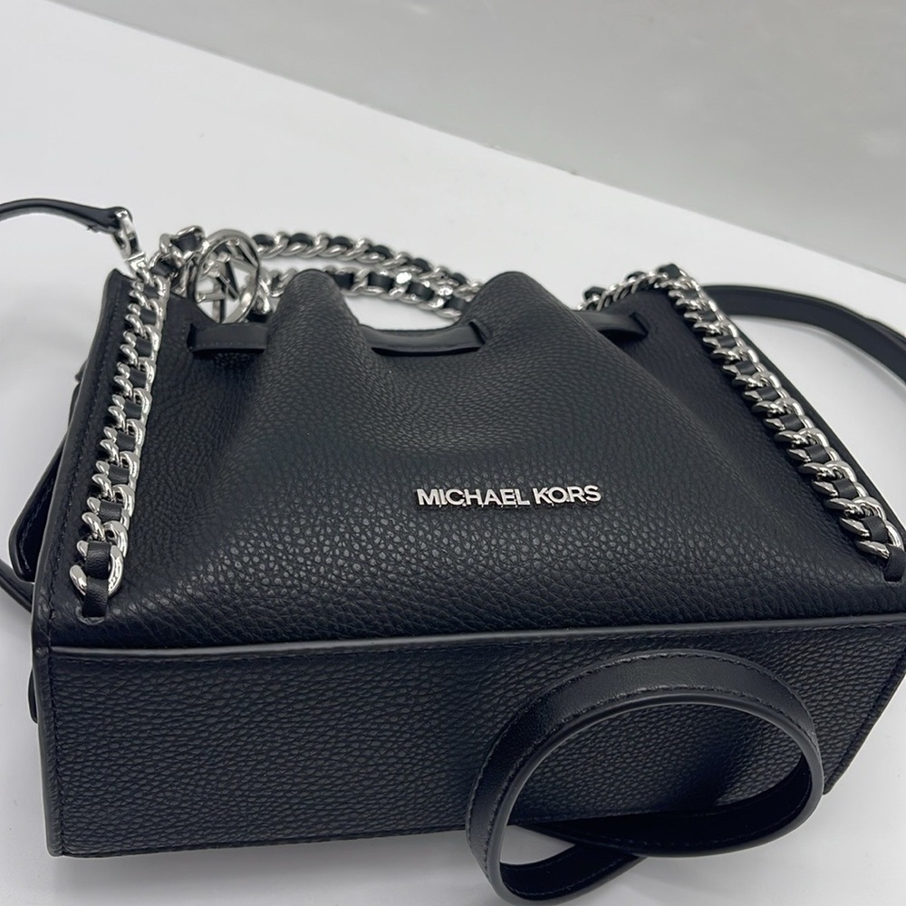 Michael Kors Mina Small Belted Chain Crossbody Bag - Black - Shoulder Bags
NWT - Picture 16 of 16